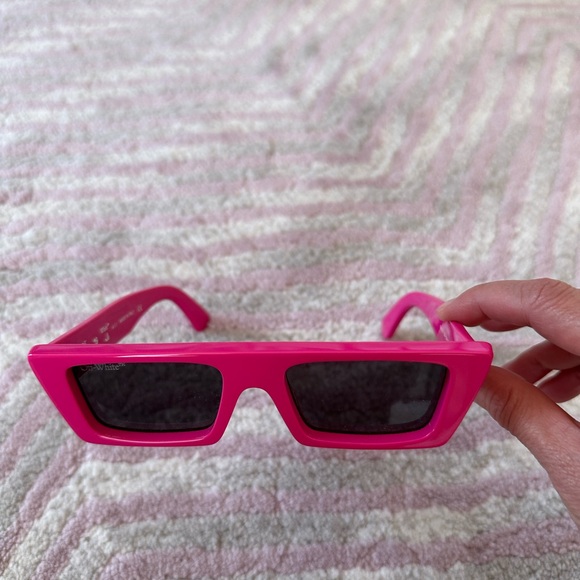 Off White pink sunglasses in very good condition - Picture 5 of 5